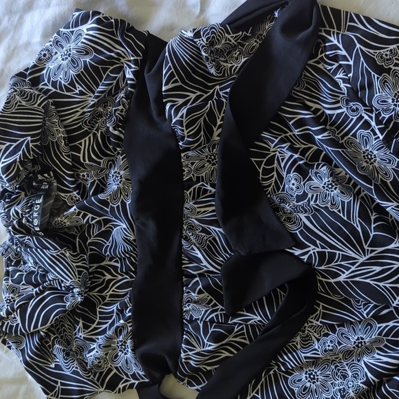 Black and white print tank top with tie - Picture 4 of 4